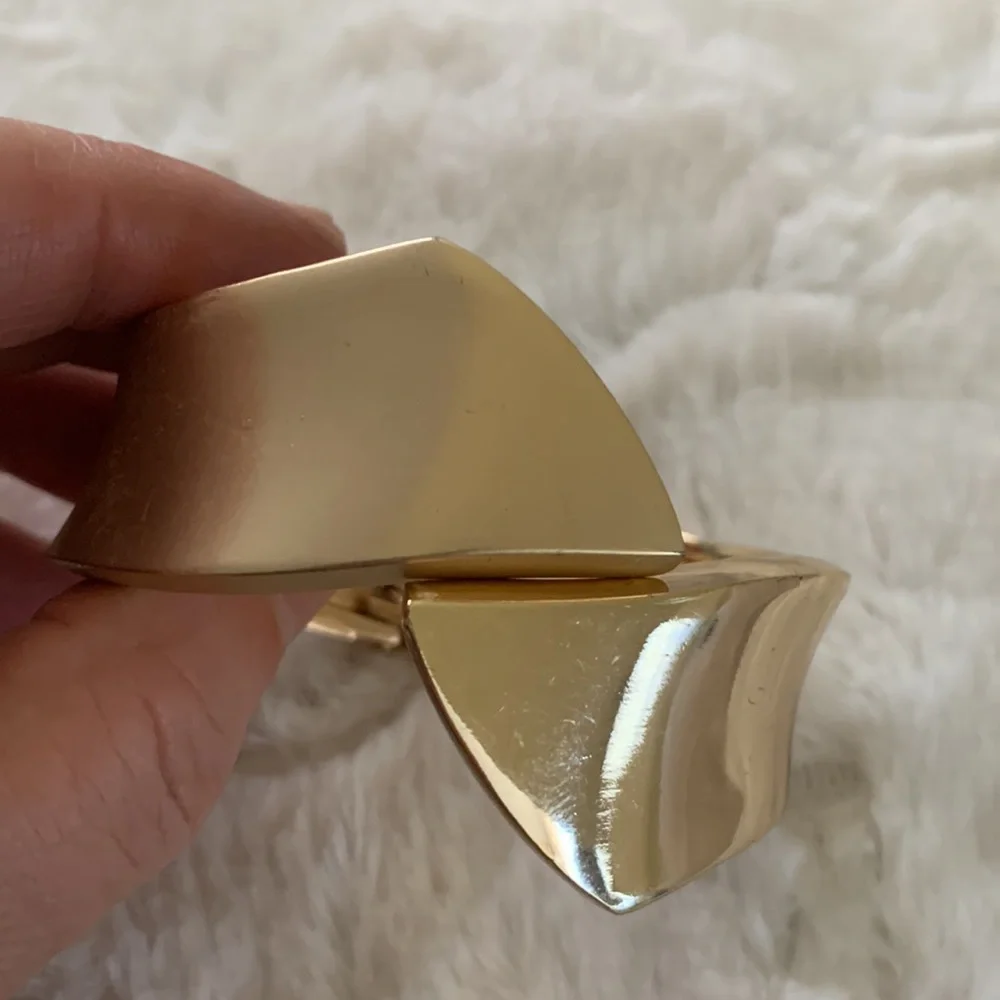 Gold tone‎ bracelet